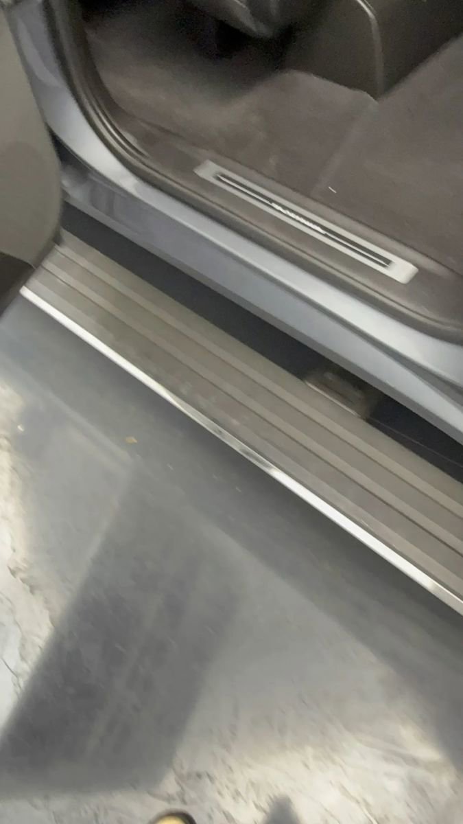 Used 2018 Cadillac Escalade ESV Platinum AWD/4WD image 39