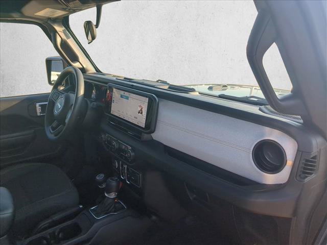 Used 2025 Jeep Gladiator Sport AWD/4WD image 19