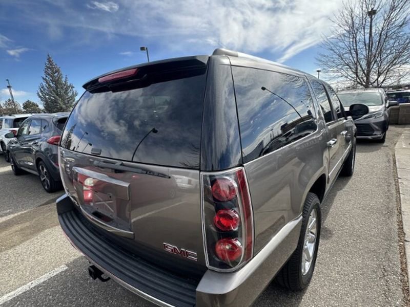 Used 2011 GMC Yukon XL Denali image 9