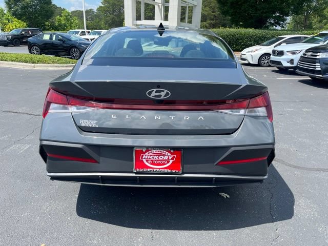 Used 2024 Hyundai Elantra SEL FWD image 8