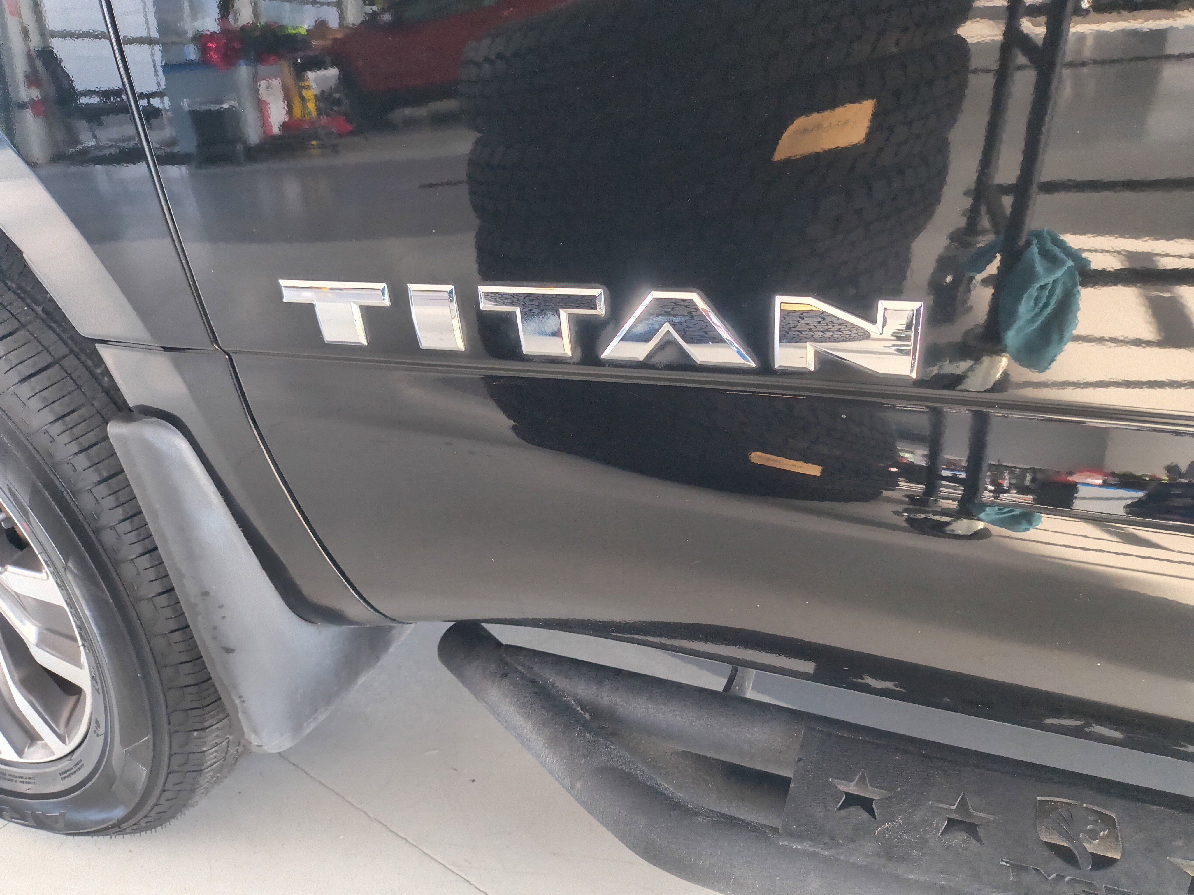 Used 2017 Nissan Titan SL image 29