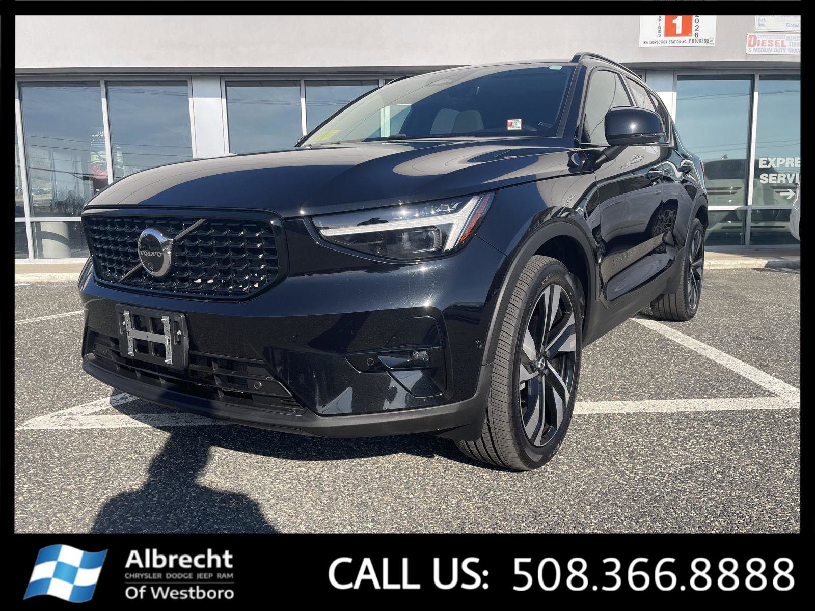 Used 2024 Volvo XC40 B5 Ultimate w/ Climate Package AWD/4WD image 1