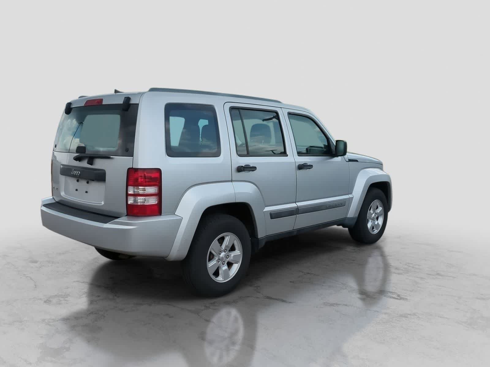 Used 2012 Jeep Liberty Sport AWD/4WD image 8