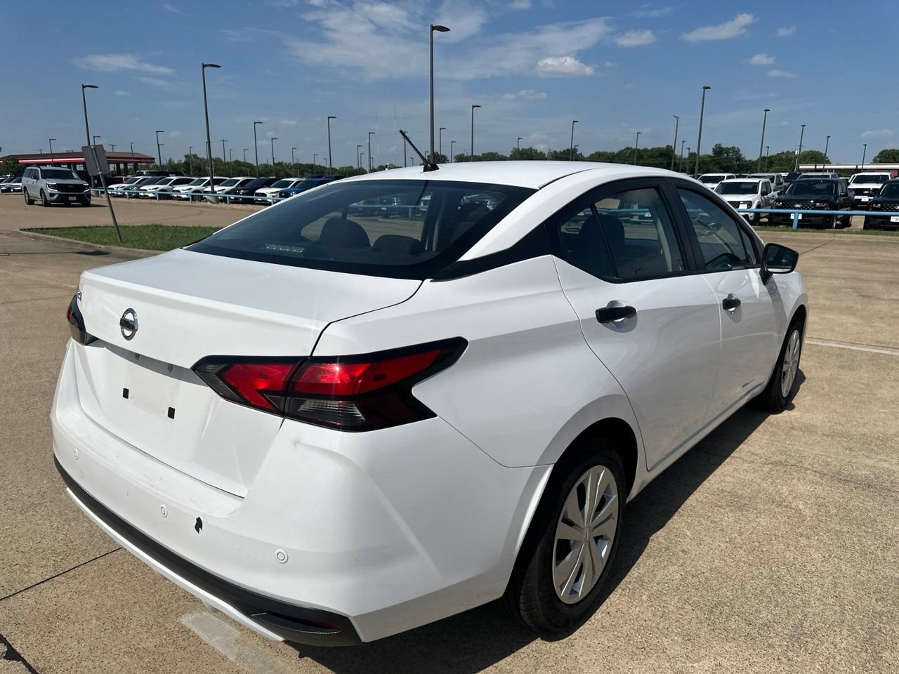 Used 2022 Nissan Versa S FWD image 7