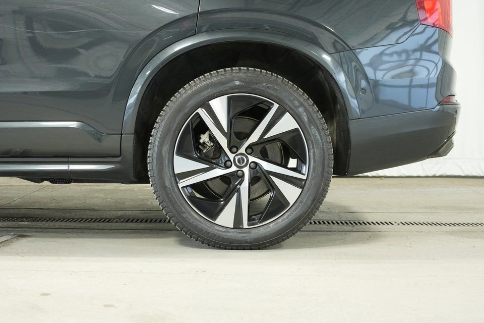 Used 2022 Volvo XC90 T8 R-Design w/ Advanced Package image 39