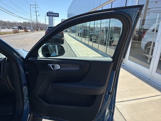 Certified 2025 Volvo XC40 B5 Plus image 14