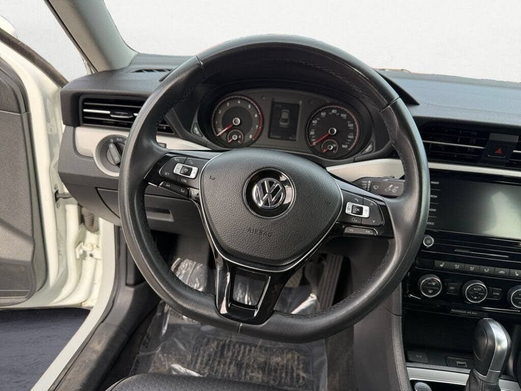 Used 2021 Volkswagen Passat 2.0T SE FWD image 12