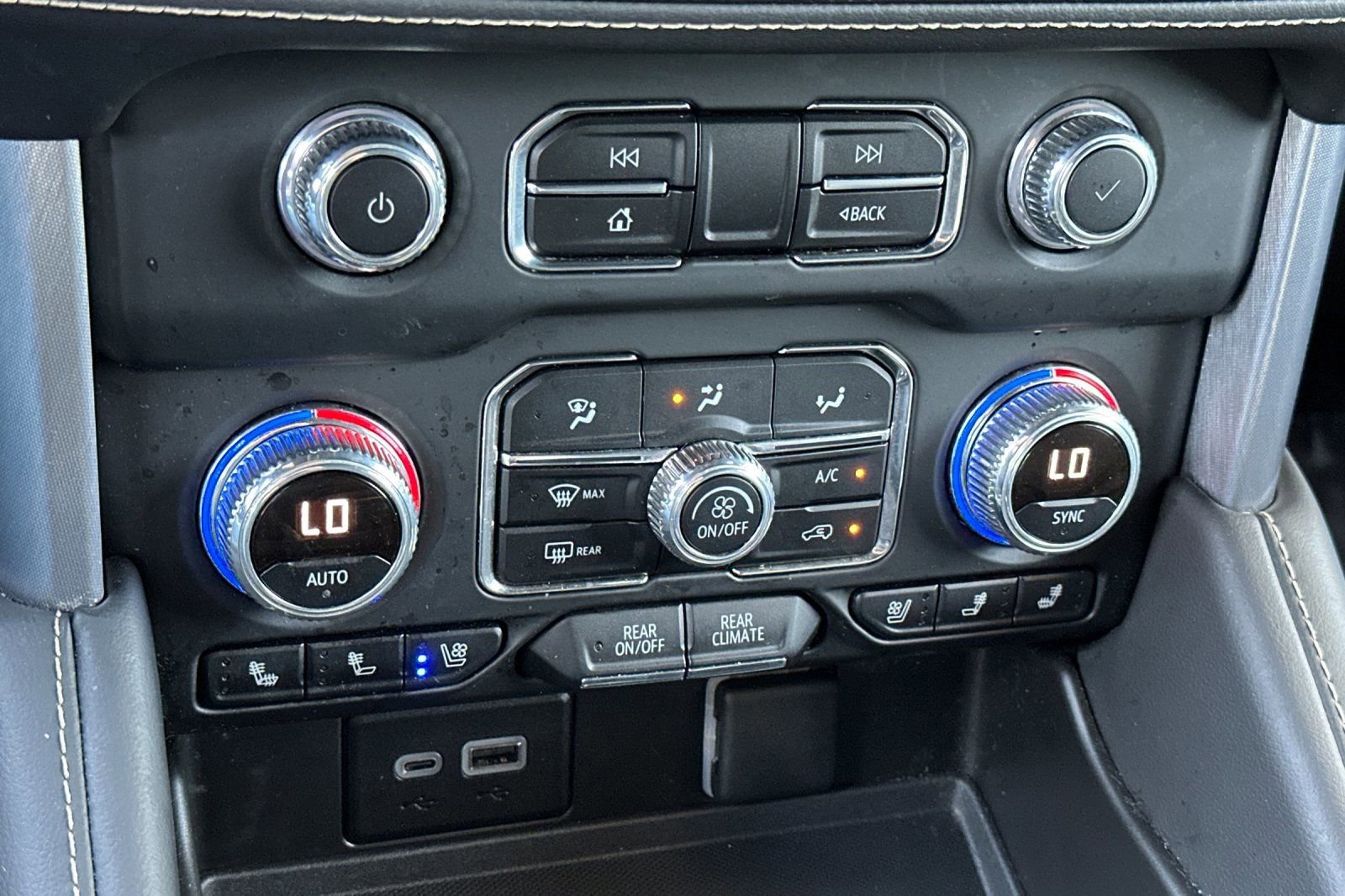 Used 2023 GMC Yukon SLT w/ SLT Luxury Package image 25