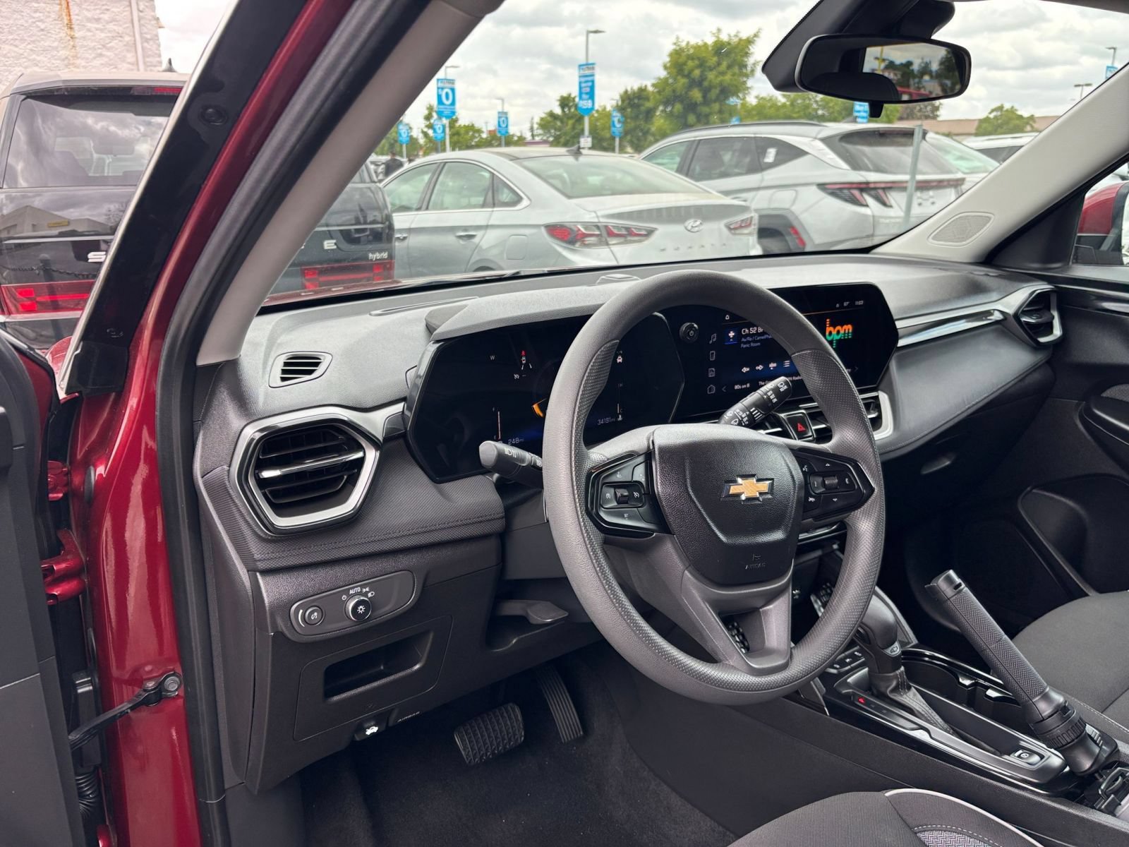 Used 2025 Chevrolet TrailBlazer LT FWD image 34