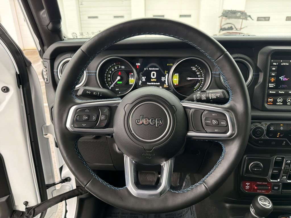 Used 2022 Jeep Wrangler Unlimited Rubicon 4xe w/ Cold Weather Group AWD/4WD image 22
