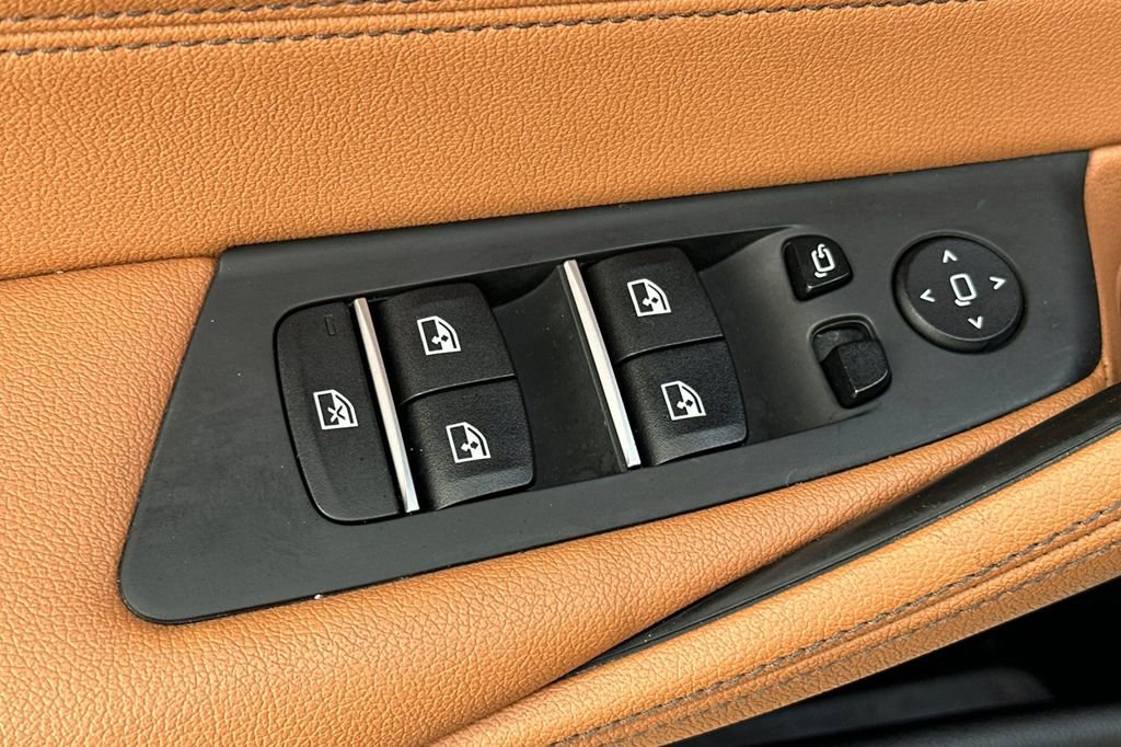 Used 2023 BMW 530e w/ Convenience Package image 11