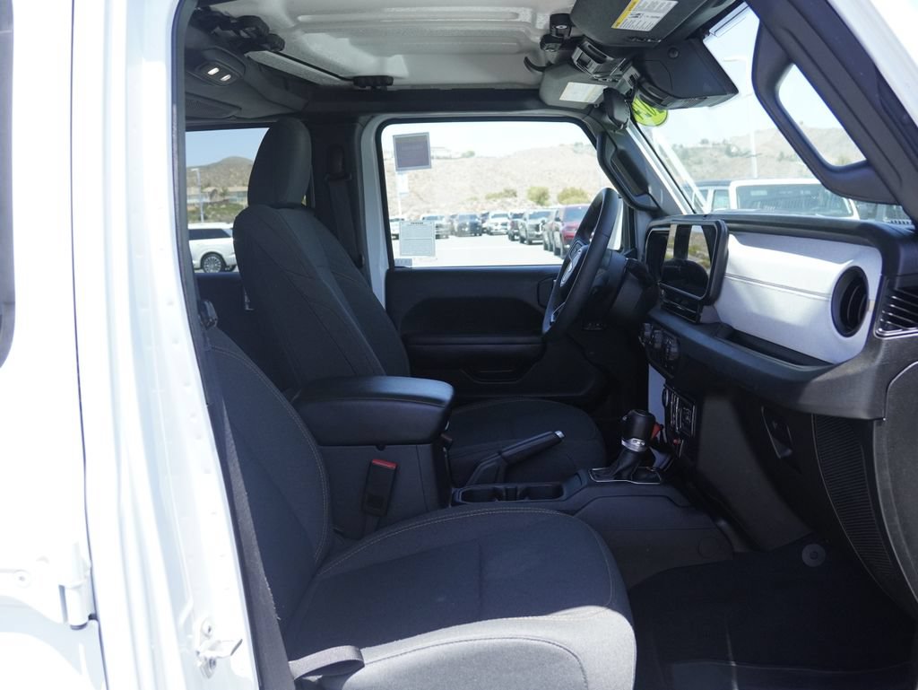 Used 2024 Jeep Wrangler Unlimited AWD/4WD image 32