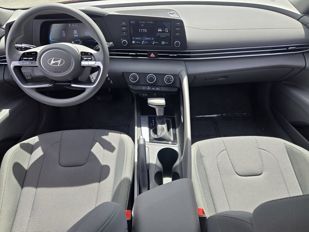 Used 2026 Hyundai Elantra SE FWD image 12