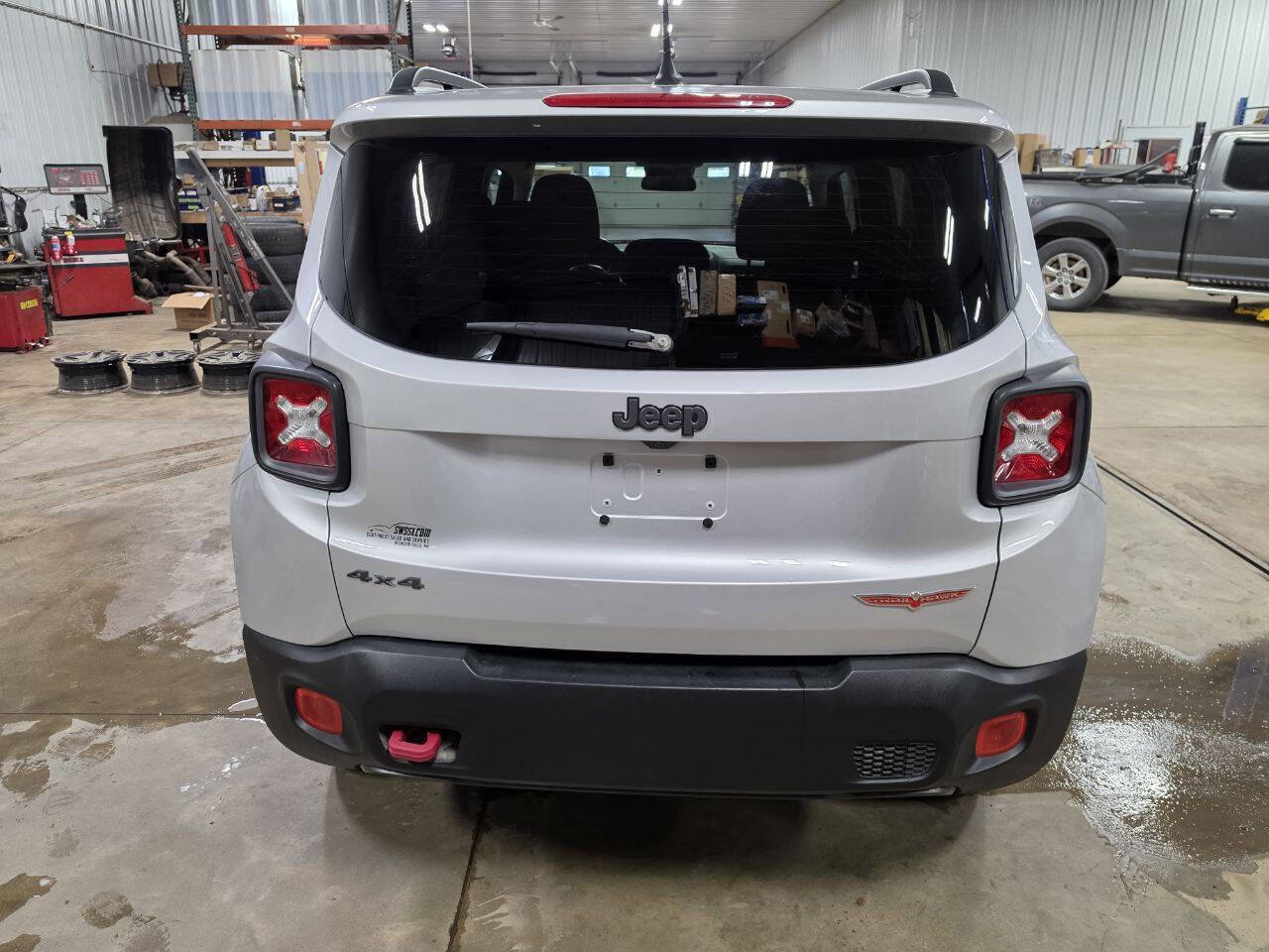 Used 2016 Jeep Renegade Trailhawk AWD/4WD image 6