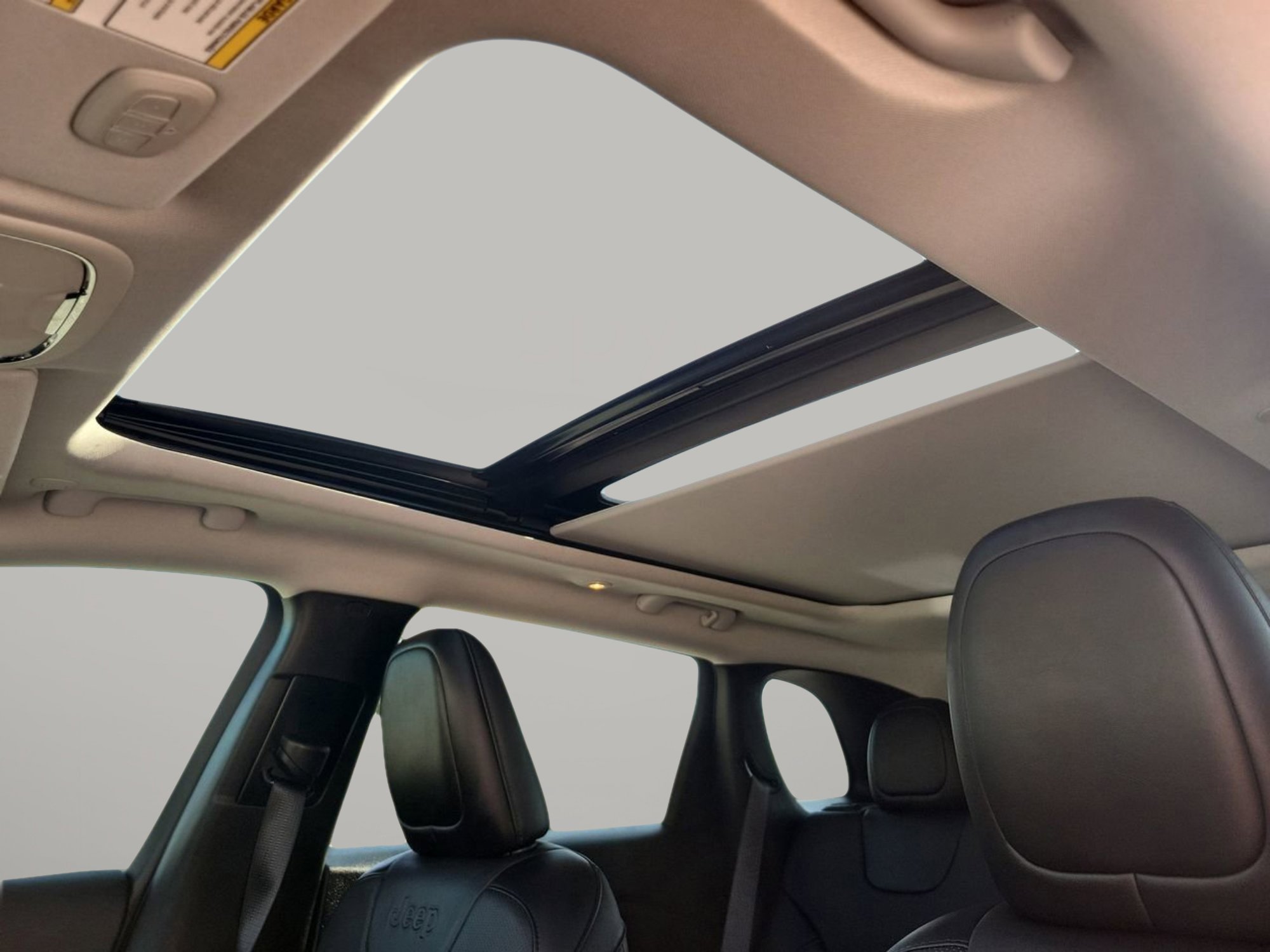 Used 2022 Jeep Cherokee Limited image 18