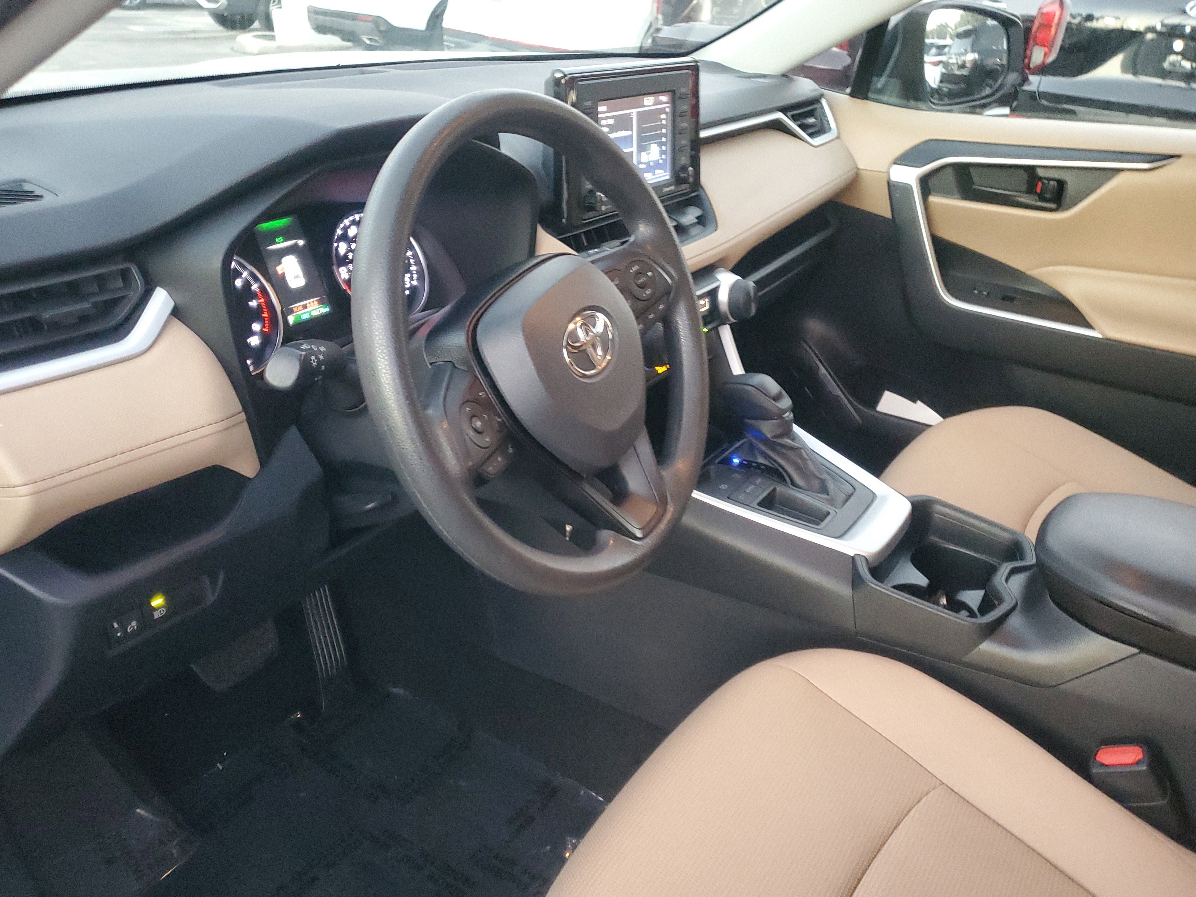 Used 2021 Toyota RAV4 LE image 16