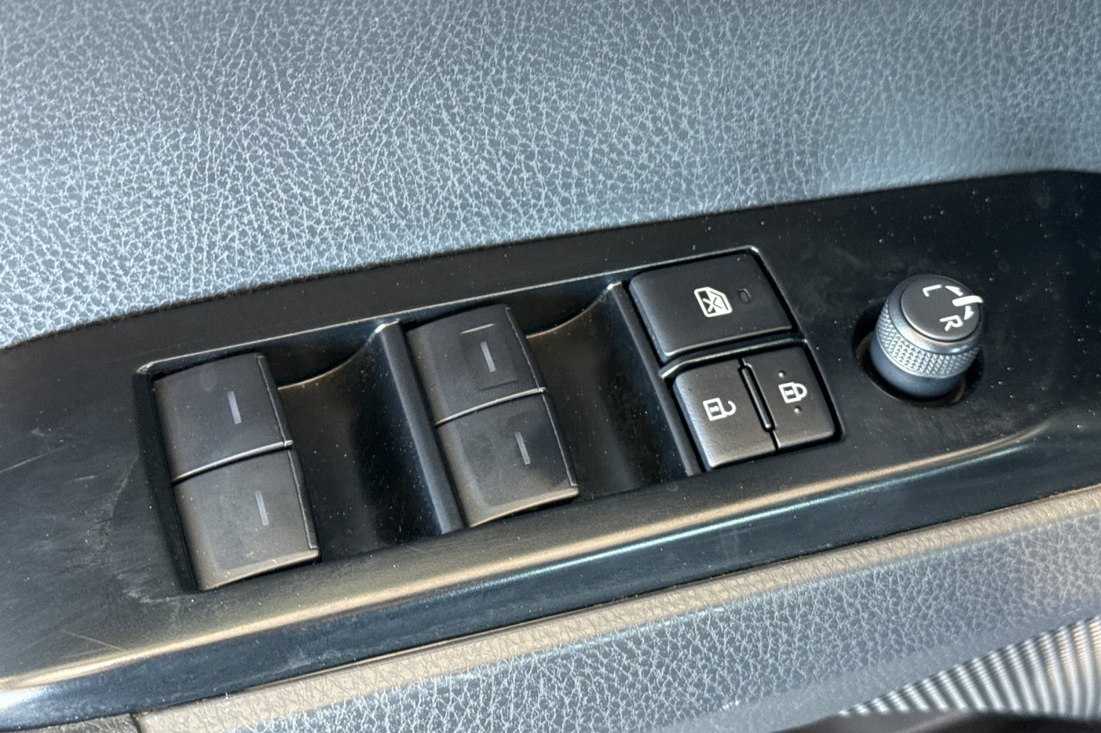 Used 2025 Toyota Camry SE FWD image 18