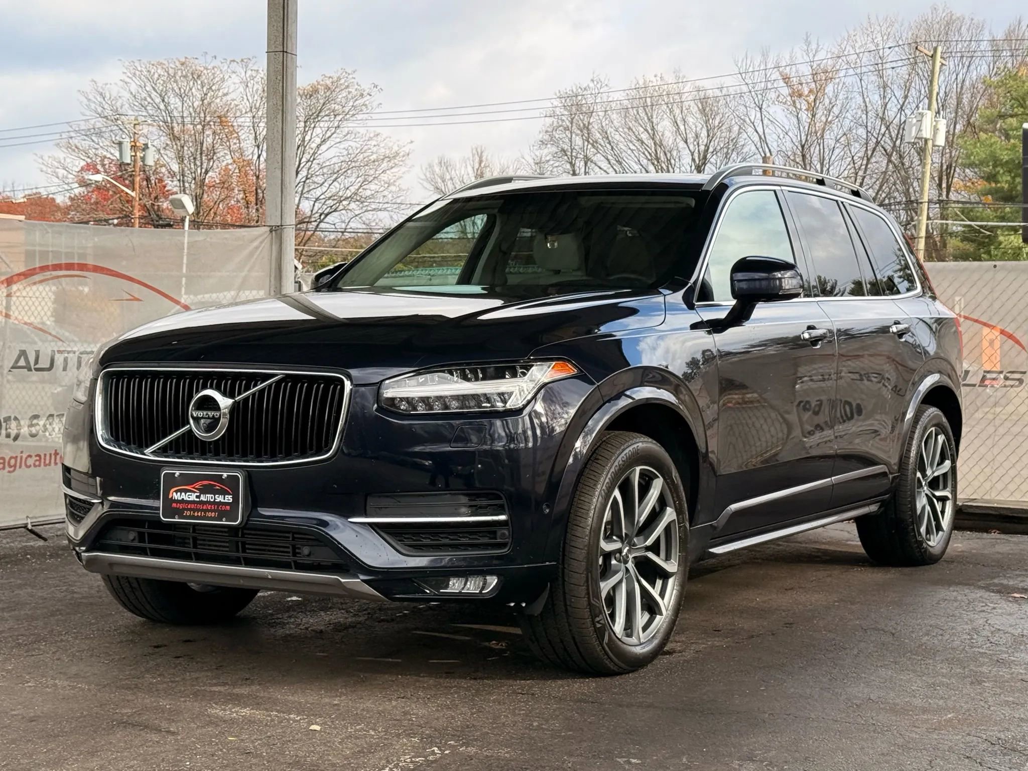 Used 2017 Volvo XC90 T6 Momentum w/ Vision Package image 3