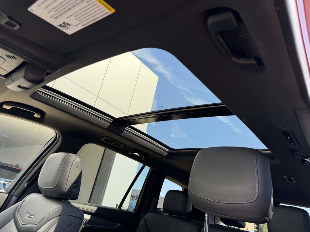 Certified 2025 Cadillac XT6 Luxury AWD/4WD image 9