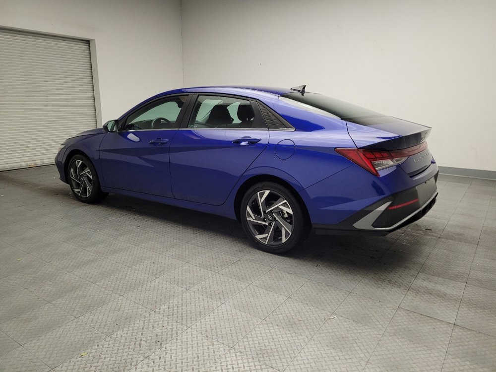 Used 2025 Hyundai Elantra SEL image 3
