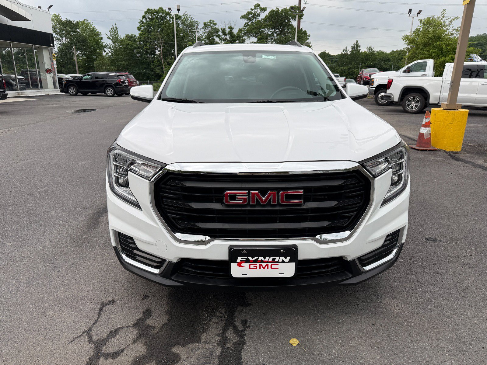 Certified 2024 GMC Terrain SLE w/ Driver Convenience Package AWD/4WD image 8