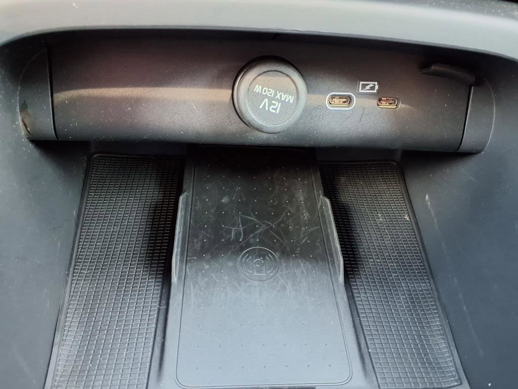 Used 2025 Volvo XC40 B5 Core image 10