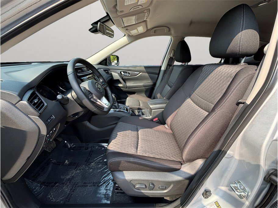Used 2020 Nissan Rogue SV w/ Premium Package FWD image 2