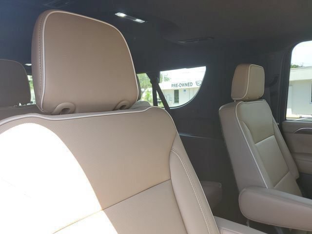 Used 2022 Chevrolet Suburban Premier w/ Premium Package AWD/4WD image 26