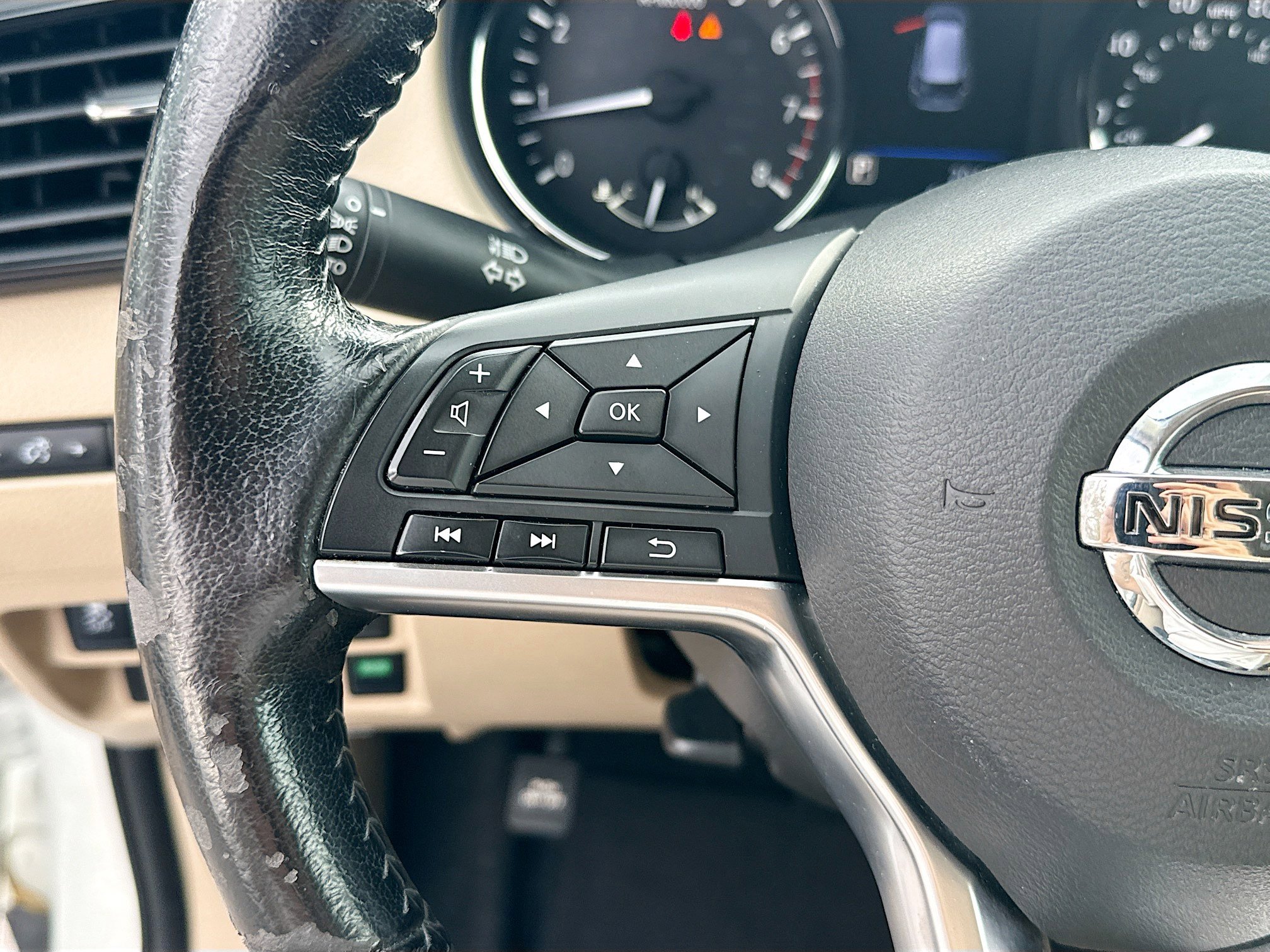 Used 2020 Nissan Rogue SV image 35