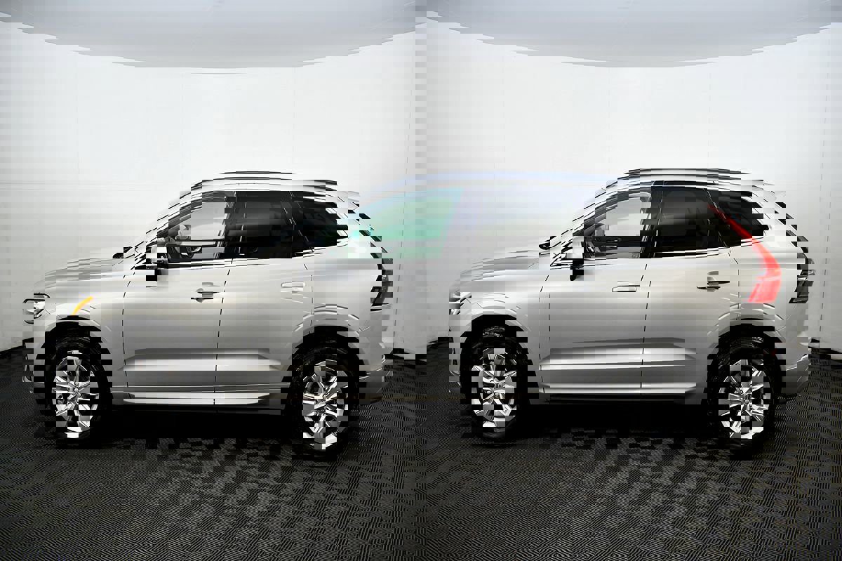 Used 2022 Volvo XC60 B5 Momentum image 12