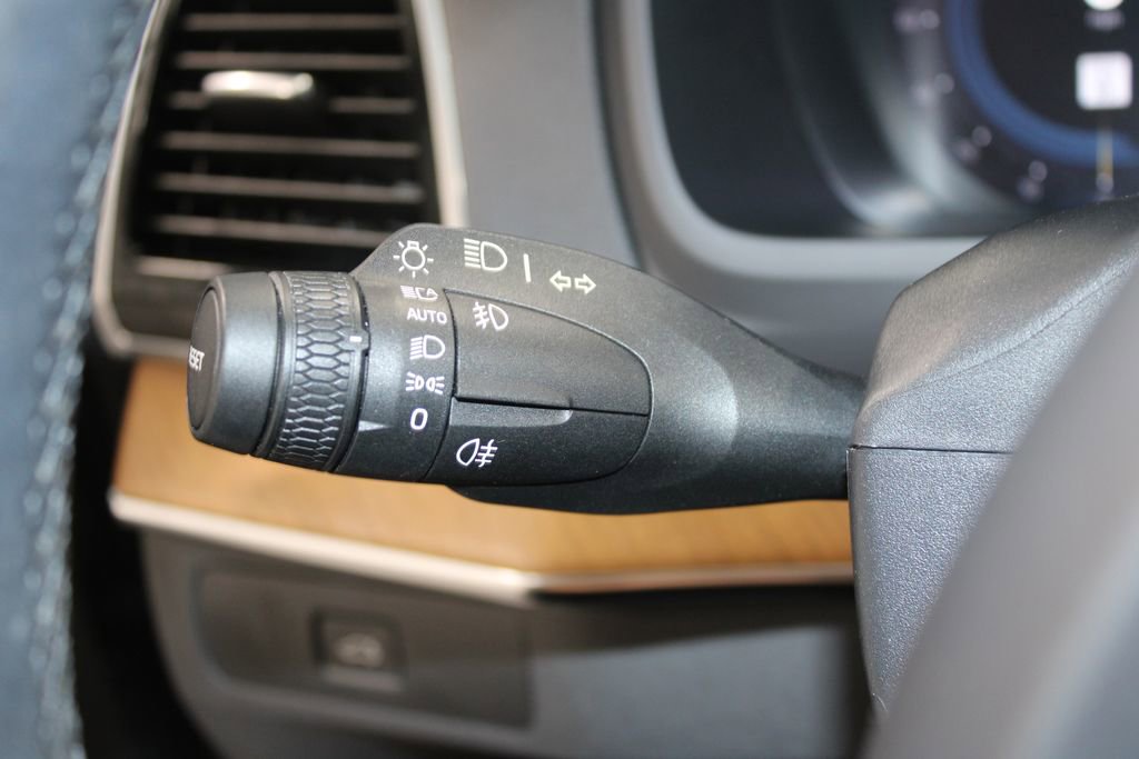 Used 2023 Volvo XC90 B5 Plus image 42