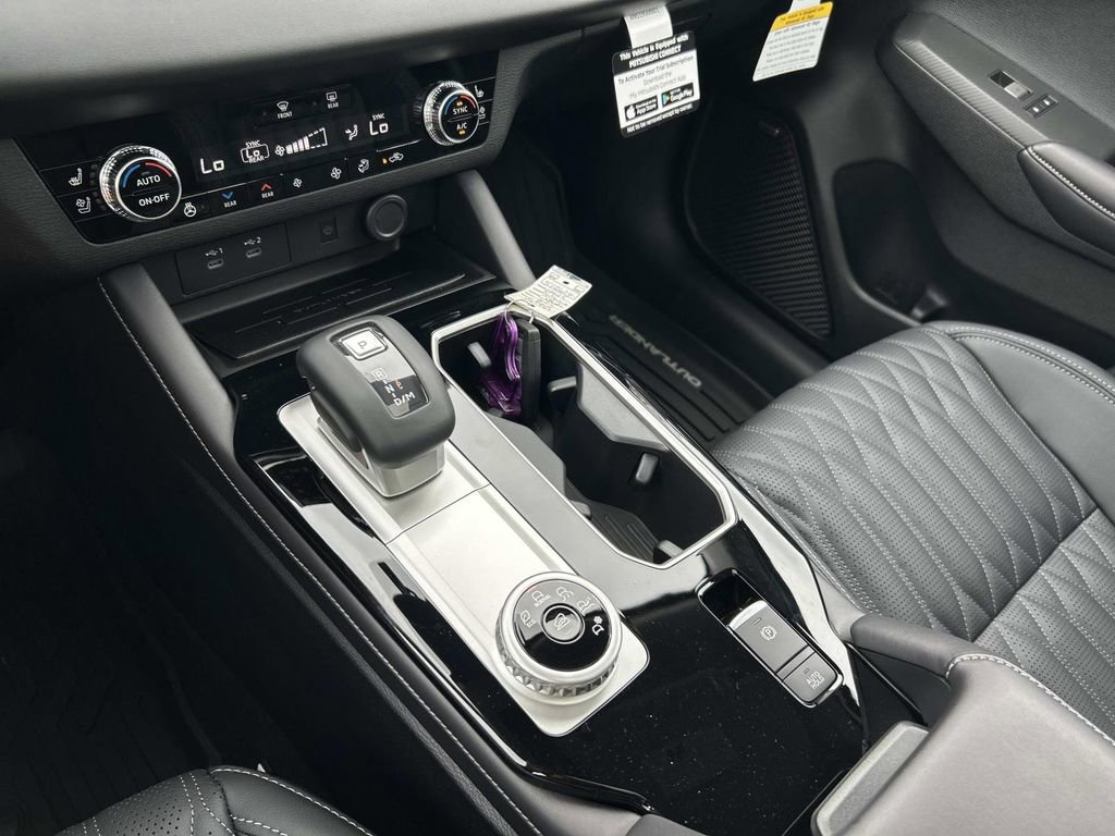 New 2025 Mitsubishi Outlander SEL image 27