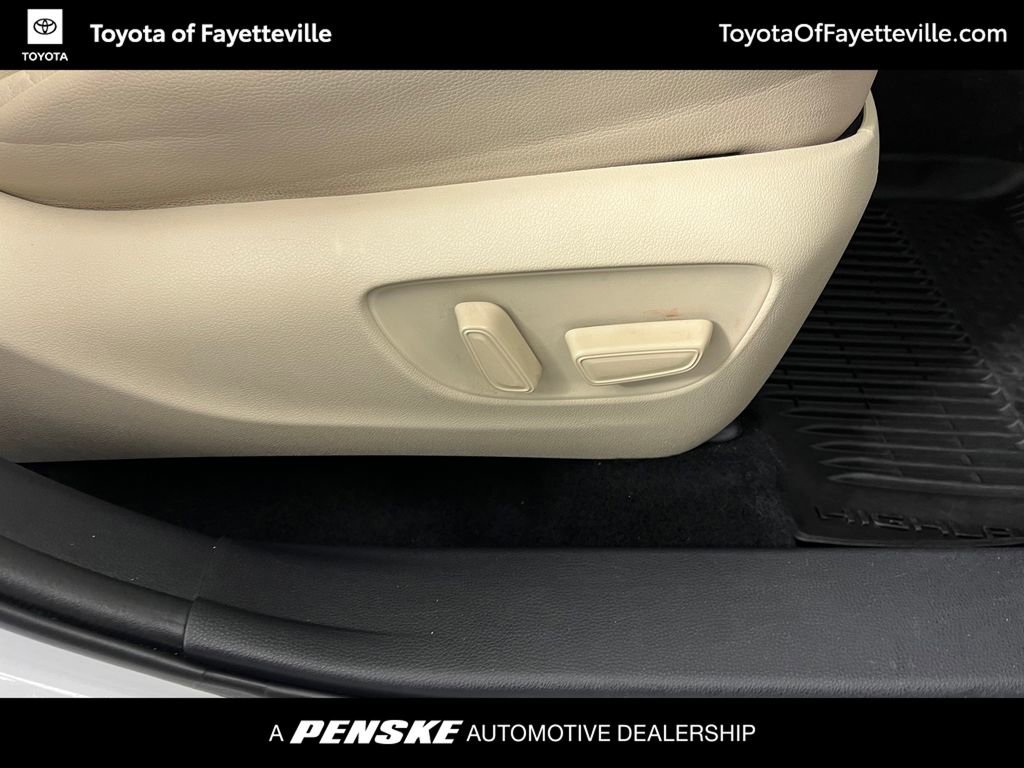 Used 2022 Toyota Highlander XLE FWD image 9