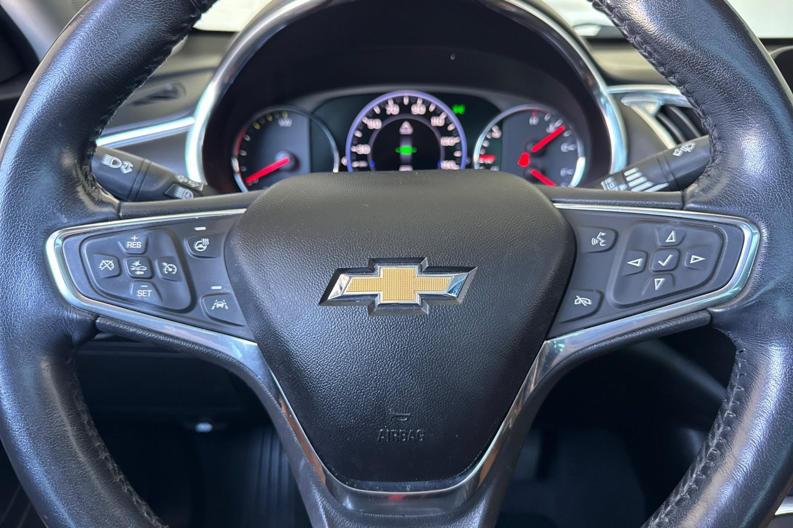 Used 2019 Chevrolet Malibu Hybrid w/ Leather Package FWD image 11