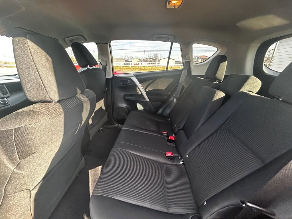 Used 2015 Toyota RAV4 LE image 17