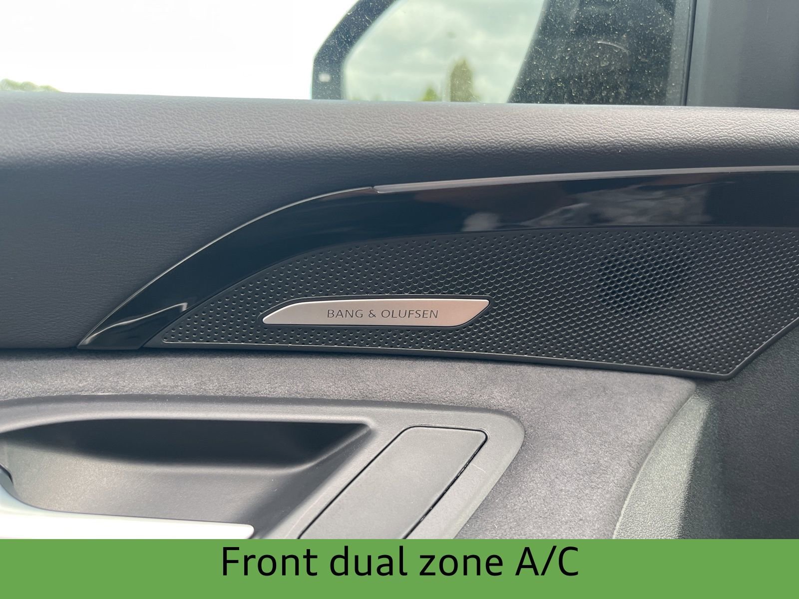 New 2025 Audi SQ5 Prestige AWD/4WD image 9