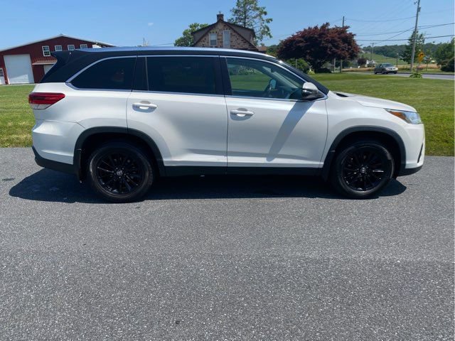 Used 2019 Toyota Highlander XLE image 32