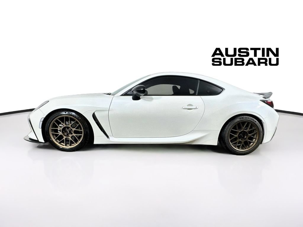 Used 2024 Toyota GR86 RWD image 4