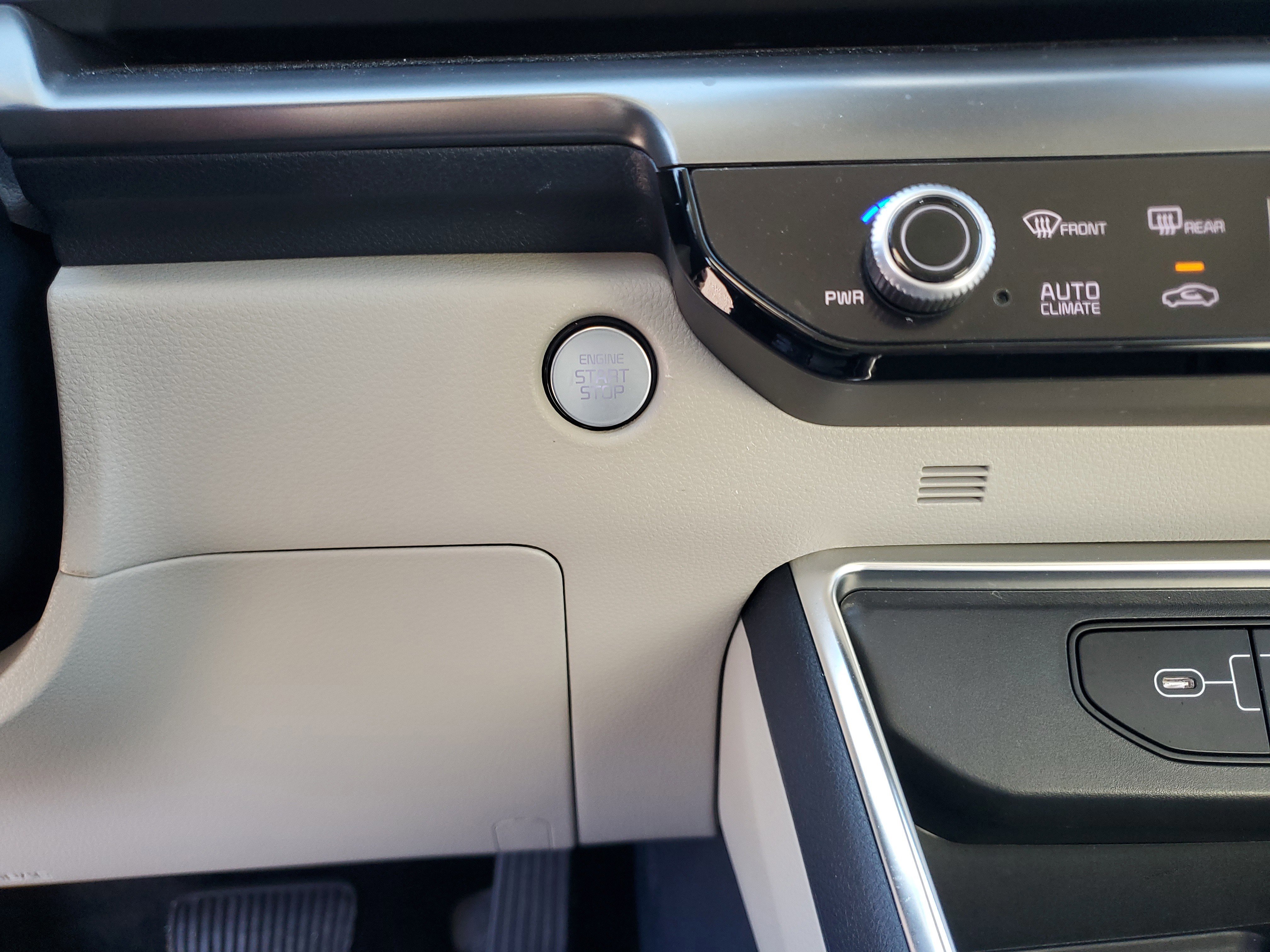 Certified 2025 Kia Carnival SX w/ SX Dark Edition Package image 23