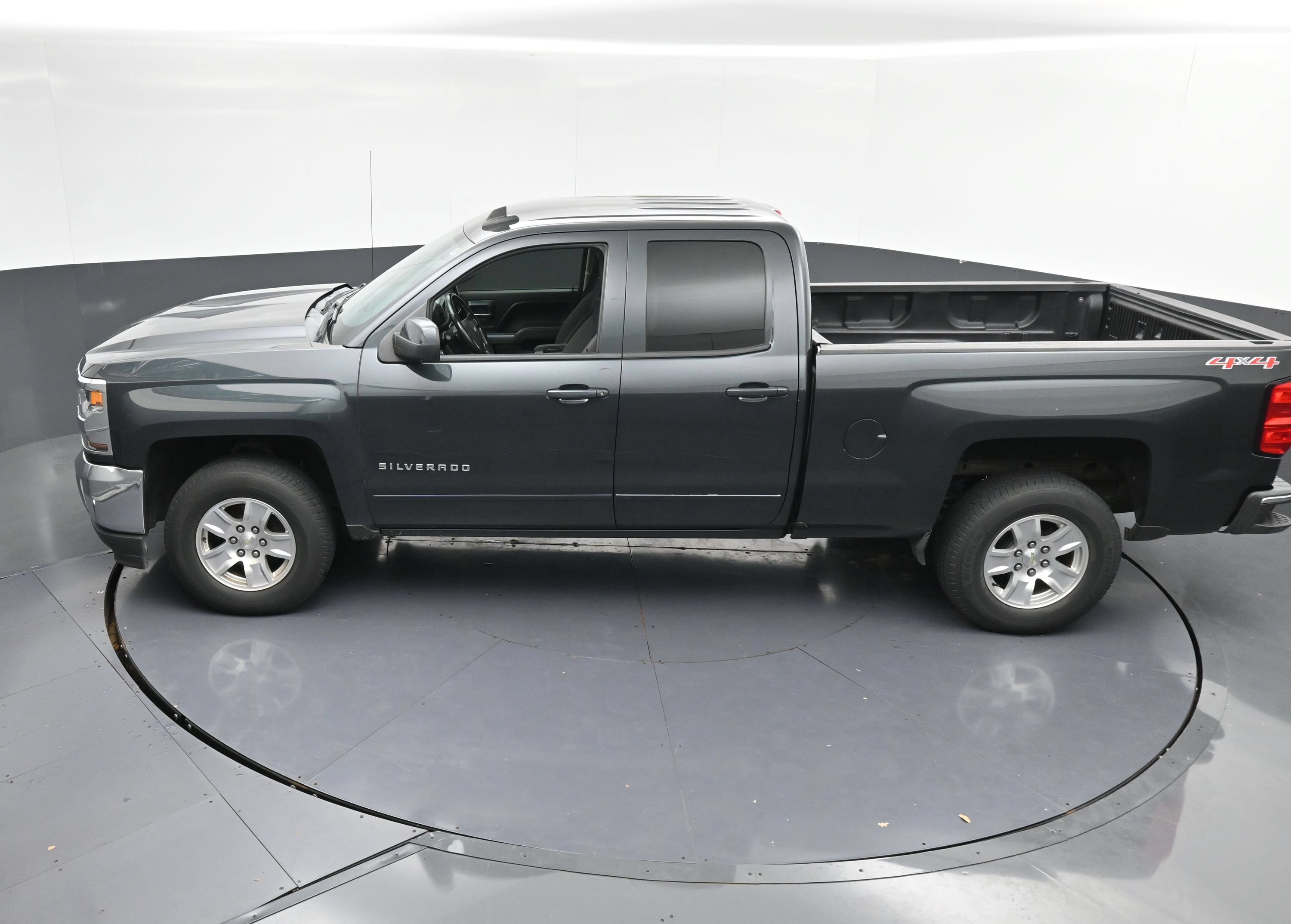 Used 2017 Chevrolet Silverado 1500 LT w/ All Star Edition AWD/4WD image 35
