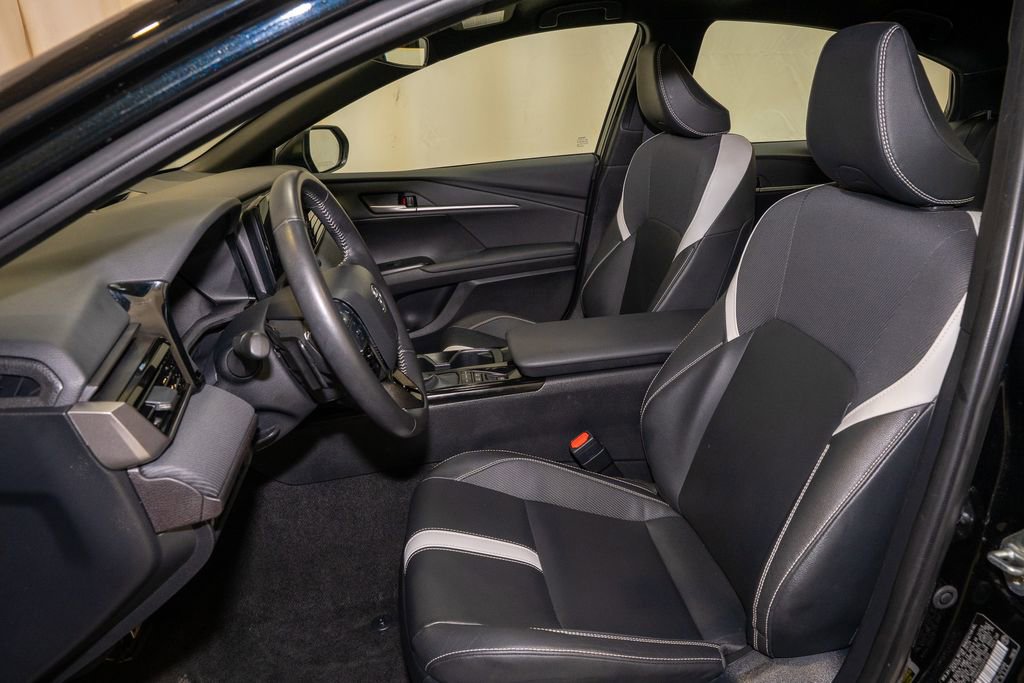 Used 2025 Toyota Camry SE image 10