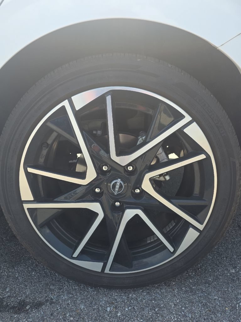 Used 2025 Nissan Sentra SR w/ SR Premium Package FWD image 10