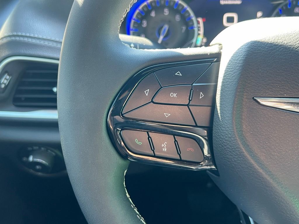 Used 2024 Chrysler Pacifica Limited w/ S Appearance Package image 33