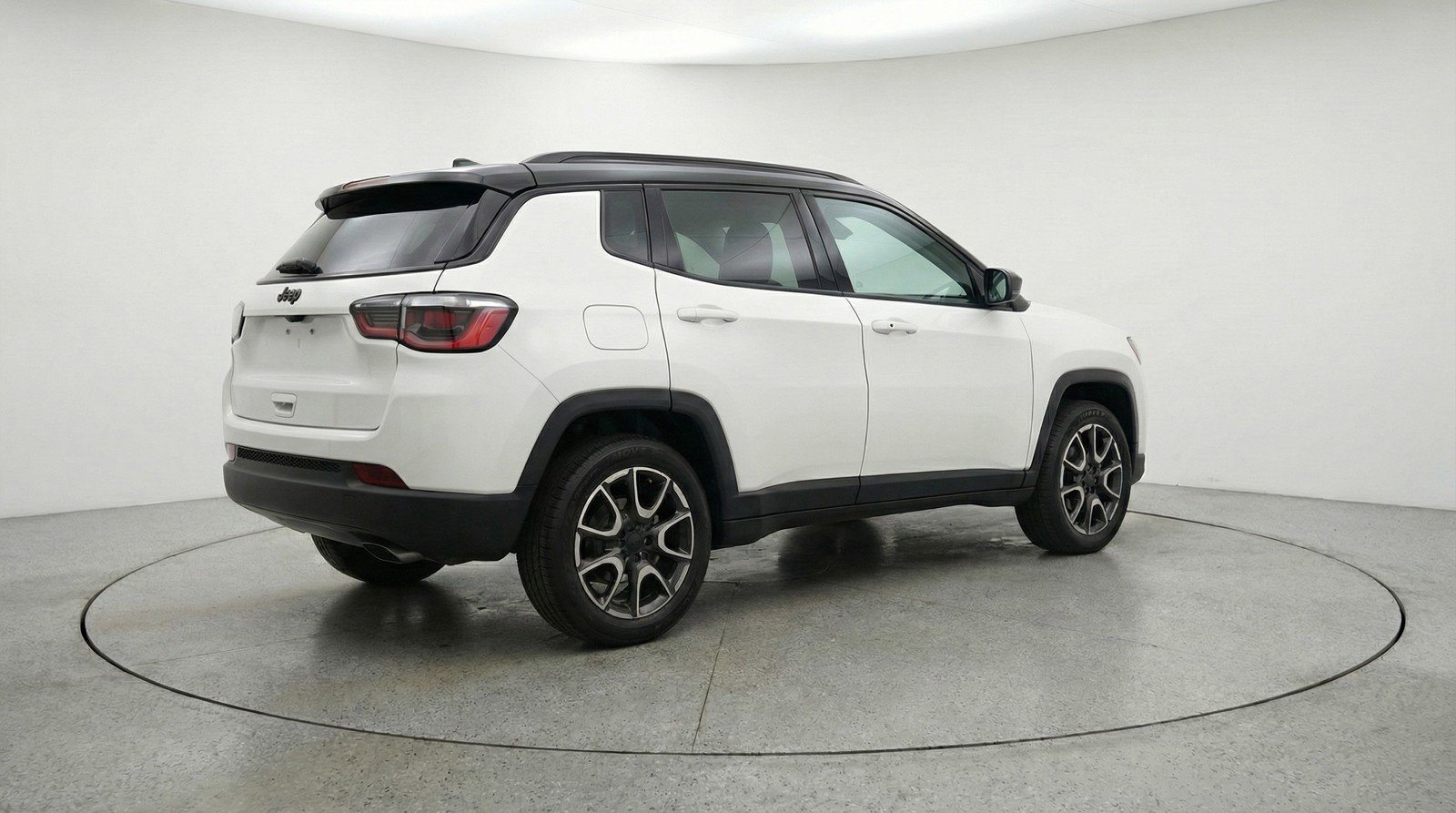 Used 2025 Jeep Compass Trailhawk AWD/4WD image 9