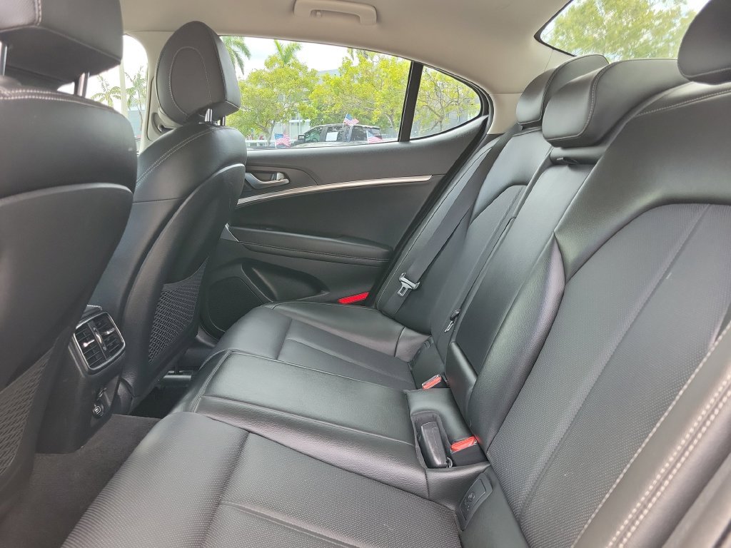 Used 2020 Genesis G70 2.0T RWD image 17