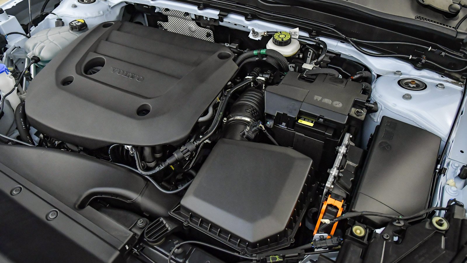 Certified 2025 Volvo XC40 B5 Plus w/ Climate Package image 31