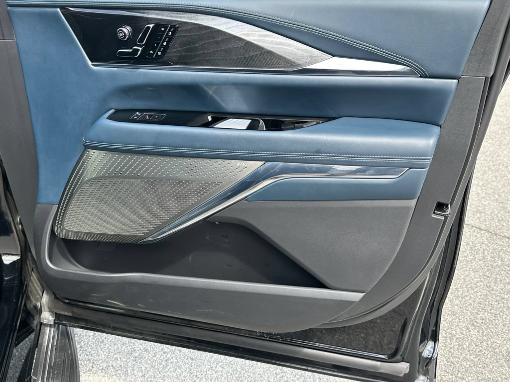 Certified 2025 Cadillac Escalade IQ Luxury 2 AWD/4WD image 14