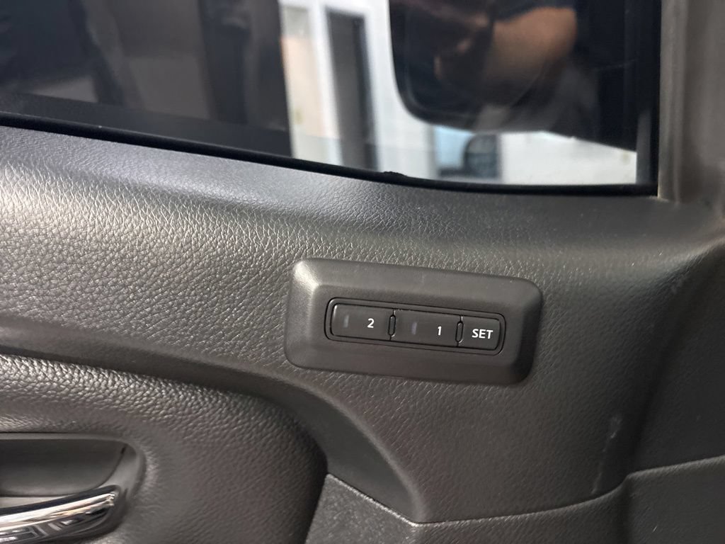 Used 2020 Nissan Titan PRO-4X w/ Pro-4x Convenience Package AWD/4WD image 26