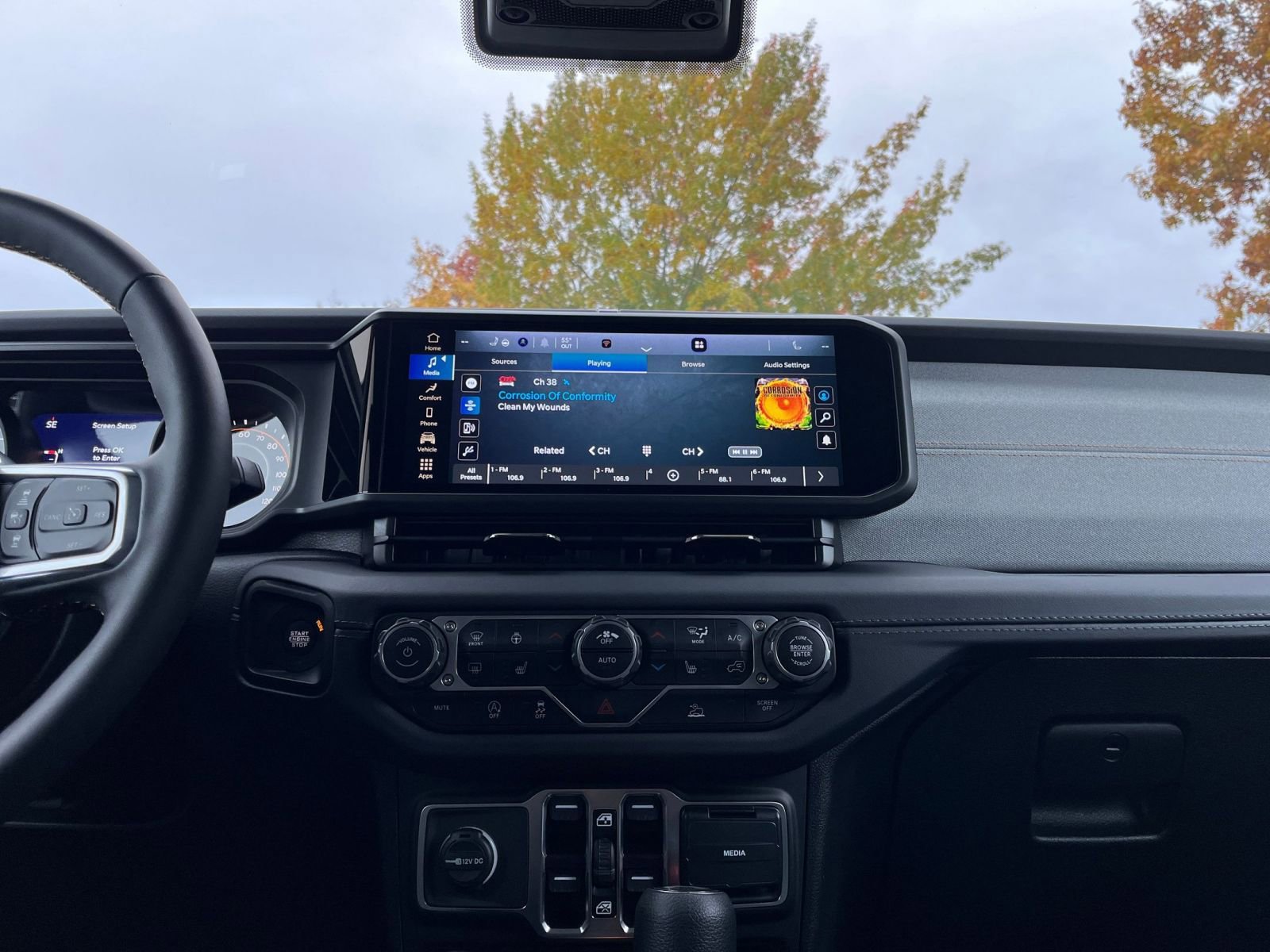 Used 2025 Jeep Wrangler Sahara image 21