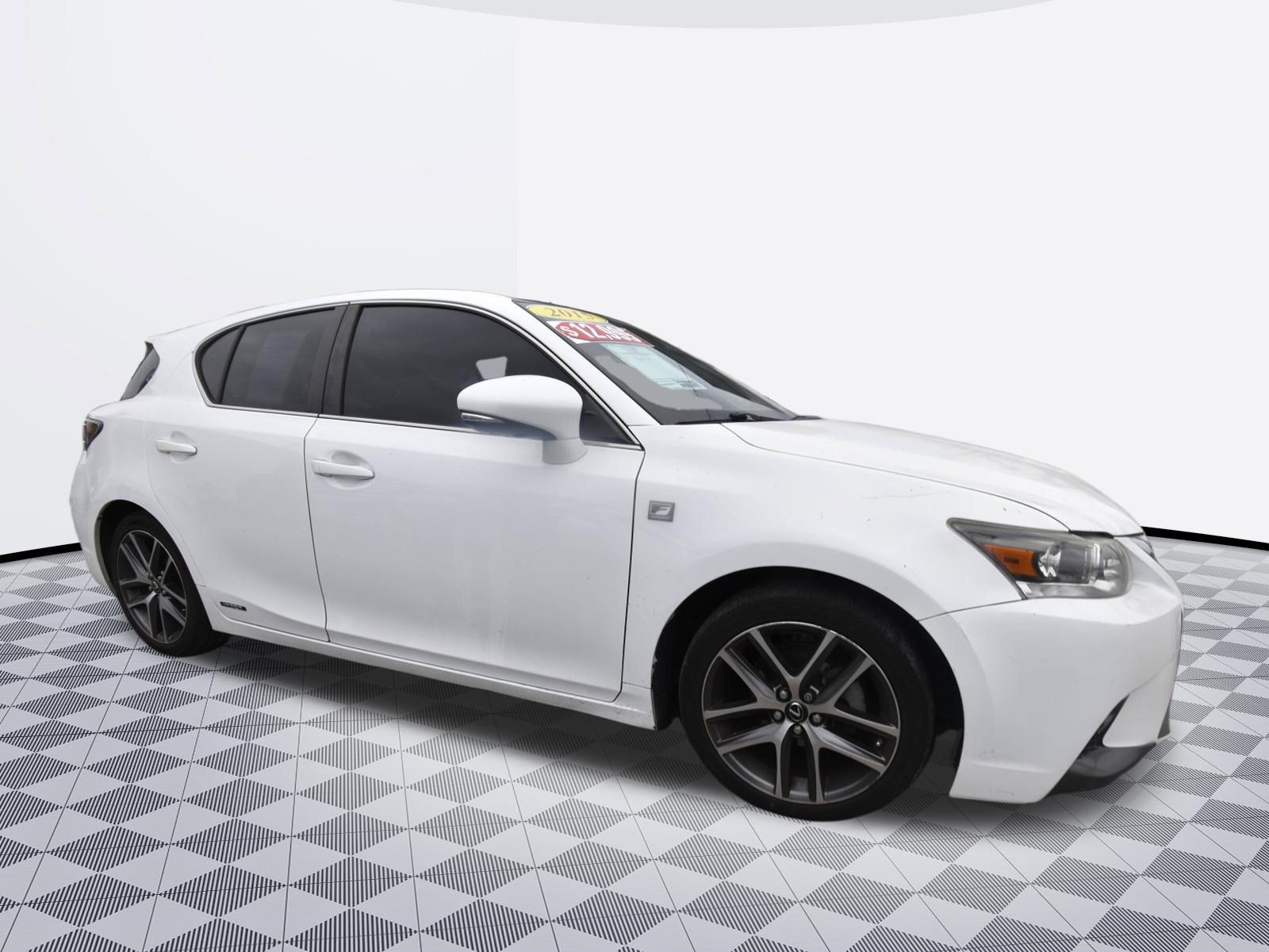 Used 2015 Lexus CT 200h w/ Navigation Package FWD image 3